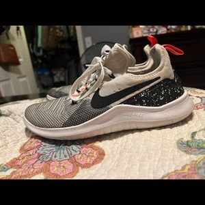 Nike free tennis shoes